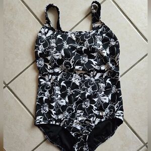 Lands End swimsuit Tugless One Piece Swimsuit Size 4P
